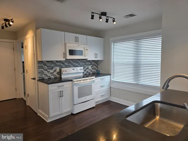 $2,000 | 5230 Breezy Point Road, Unit 203, Chesapeake Beach, MD 20732