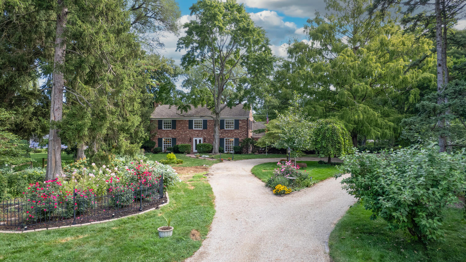 812 Dodds Drive Champaign, IL 61820 - Photo 4 of 18 a view of house with a yard and potted plants
