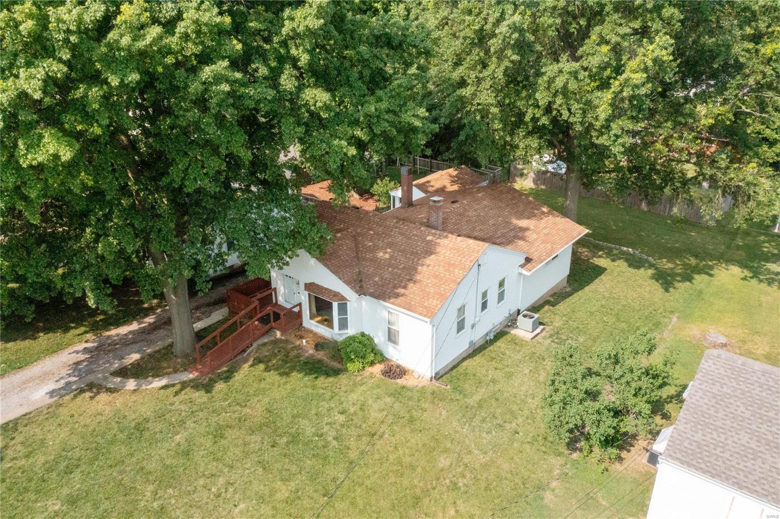 437 North Library Street Waterloo, IL 62298 - Photo 2 of 36