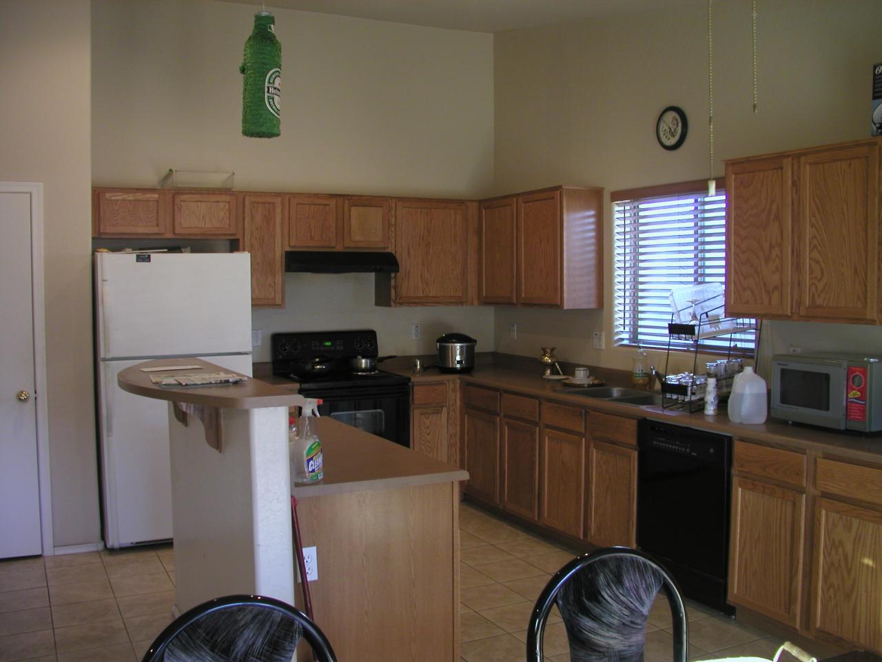 1623 East Harwell Road Phoenix, AZ 85042 - Photo 4 of 7 kitchen