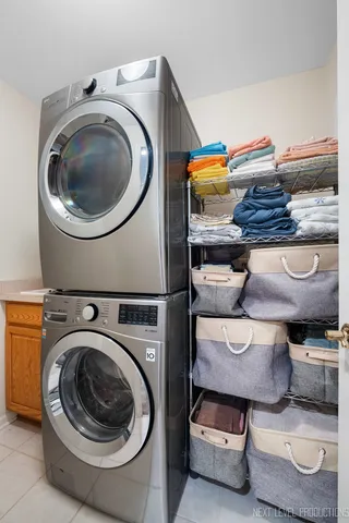 $650,000 | 2819 Clarissa Lane, Aurora, IL 60502