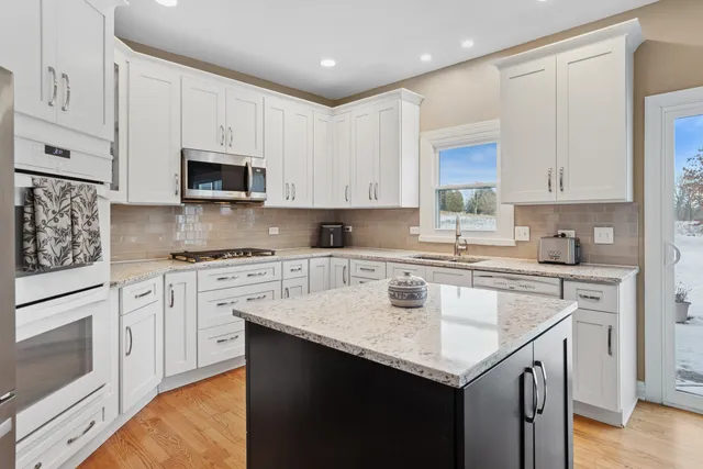 $650,000 | 2819 Clarissa Lane, Aurora, IL 60502