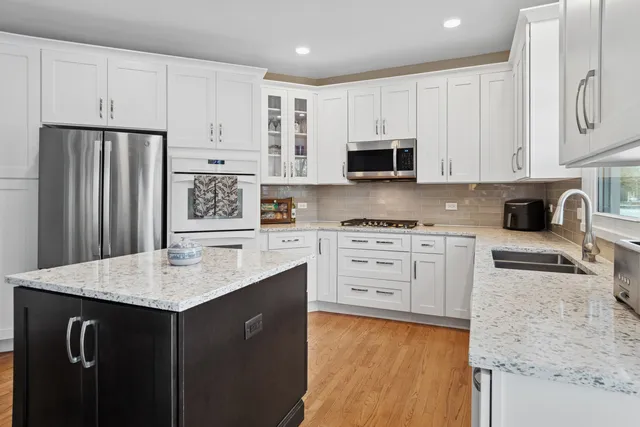 $650,000 | 2819 Clarissa Lane, Aurora, IL 60502