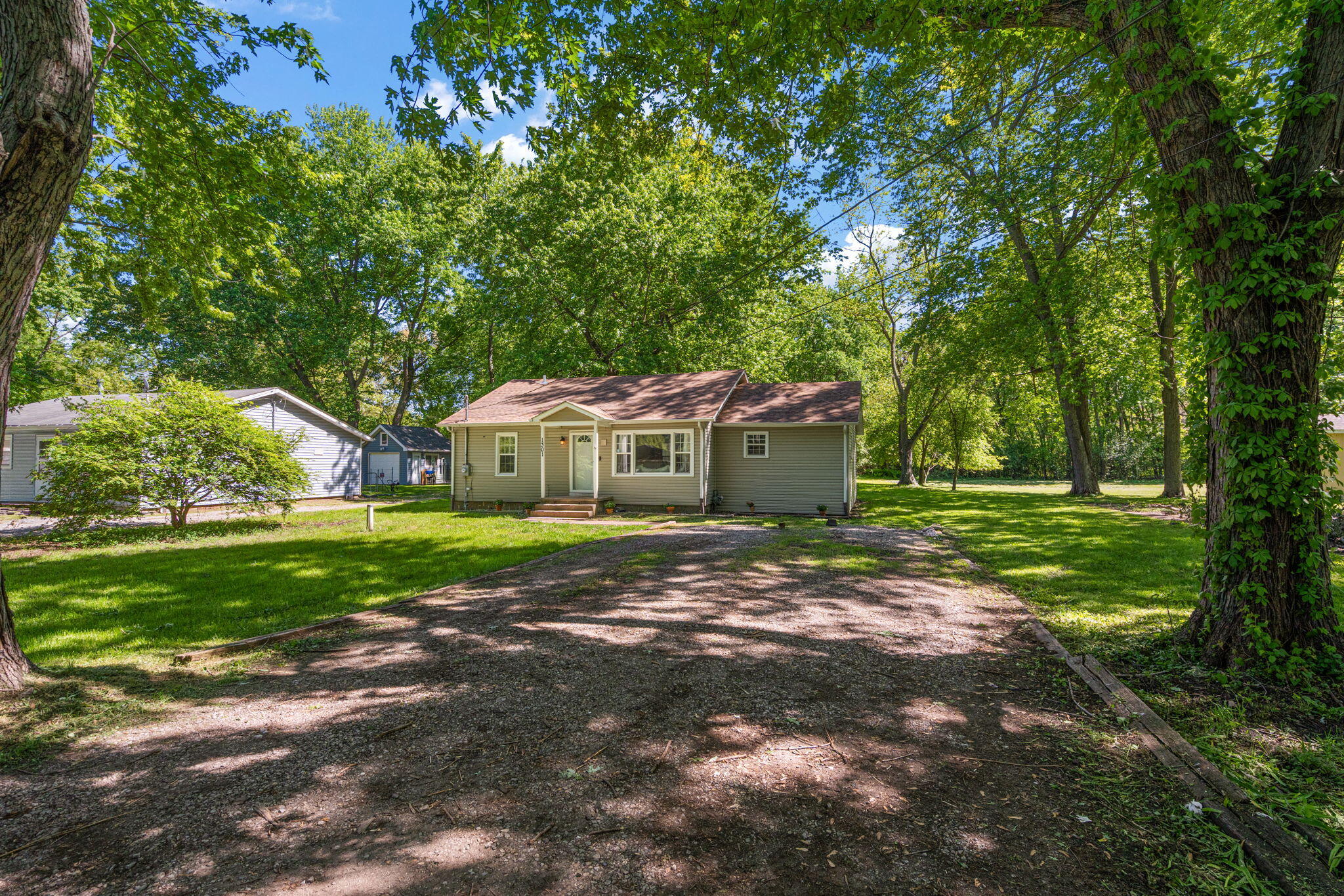 1301 Cline Avenue Griffith, IN 46319 - Photo 2 of 28 2048x1365