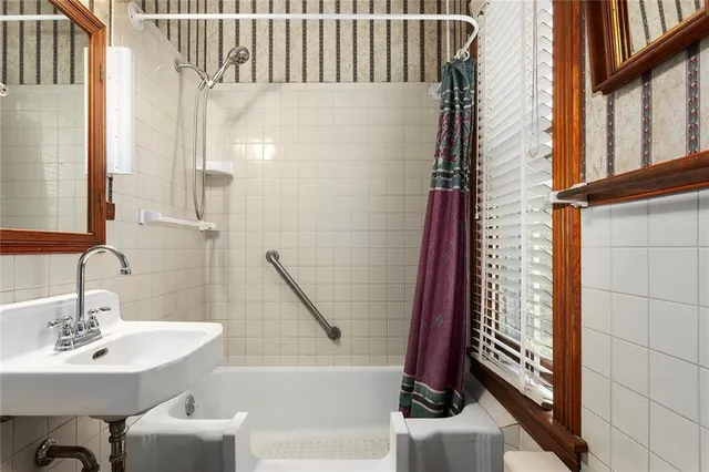 $425,000 | 471 East Kansas Street, Liberty, MO 64068