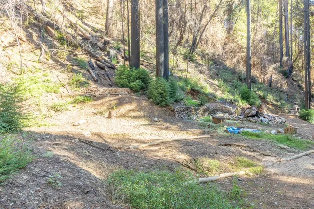 a view of an outdoor space