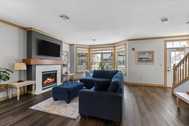 $429,000 | 421 Beachfront Drive, Unit 421, Sheboygan, WI 53081