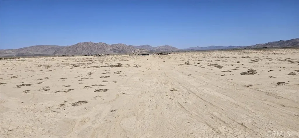 800 Lincoln Road Lucerne Valley, CA 92356 - Photo 1 of 5 a view of lake and mountain