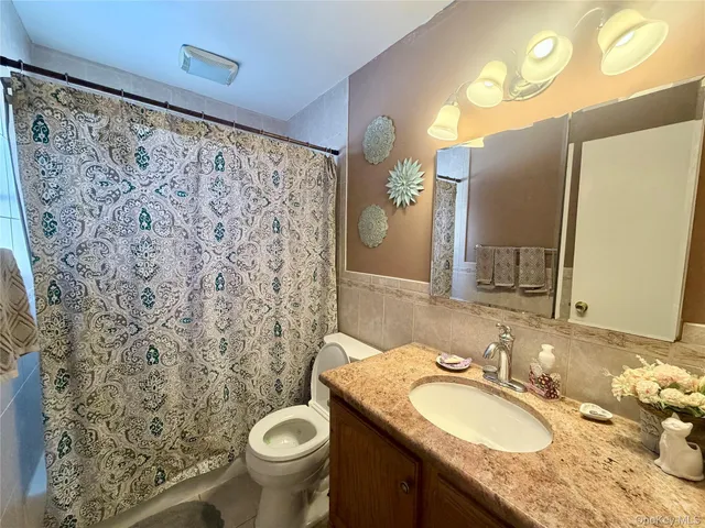 $3,500 | 87 Indian Head Road, Kings Park, NY 11754