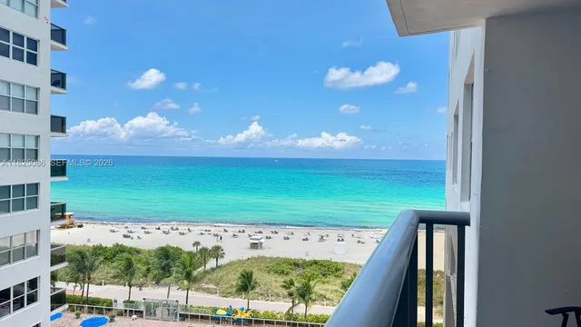 $465,000 | 6039 Collins Avenue, Unit 923, Miami Beach, FL 33140
