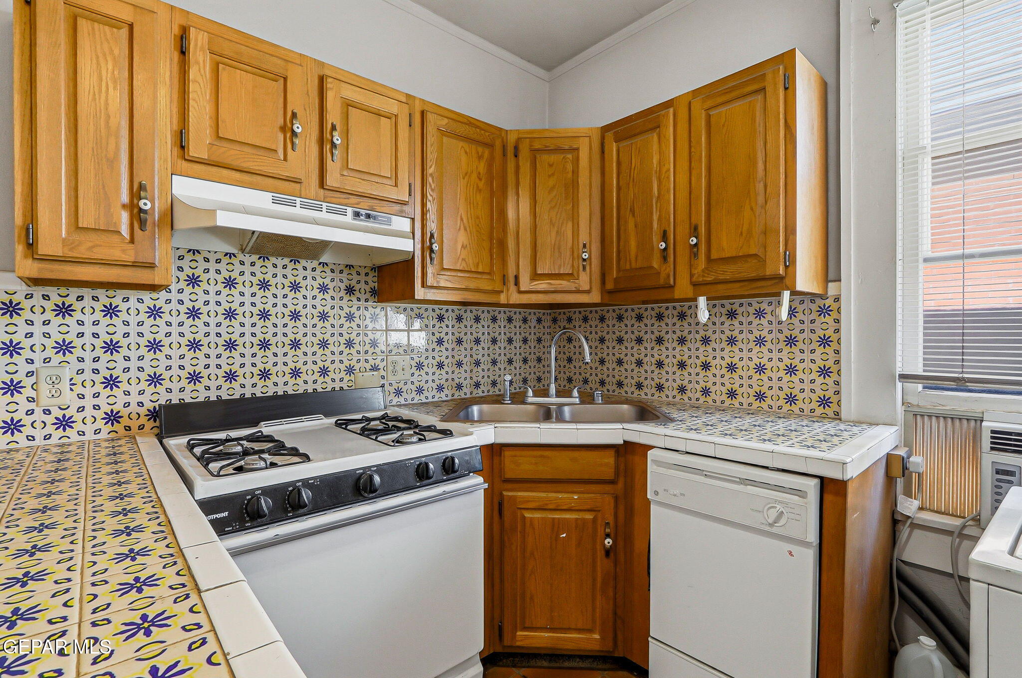 1016 East Rio Grande Avenue, Unit 3 El Paso, TX 79902 - Photo 15 of 31 15-web-or-mls-IMG_2550