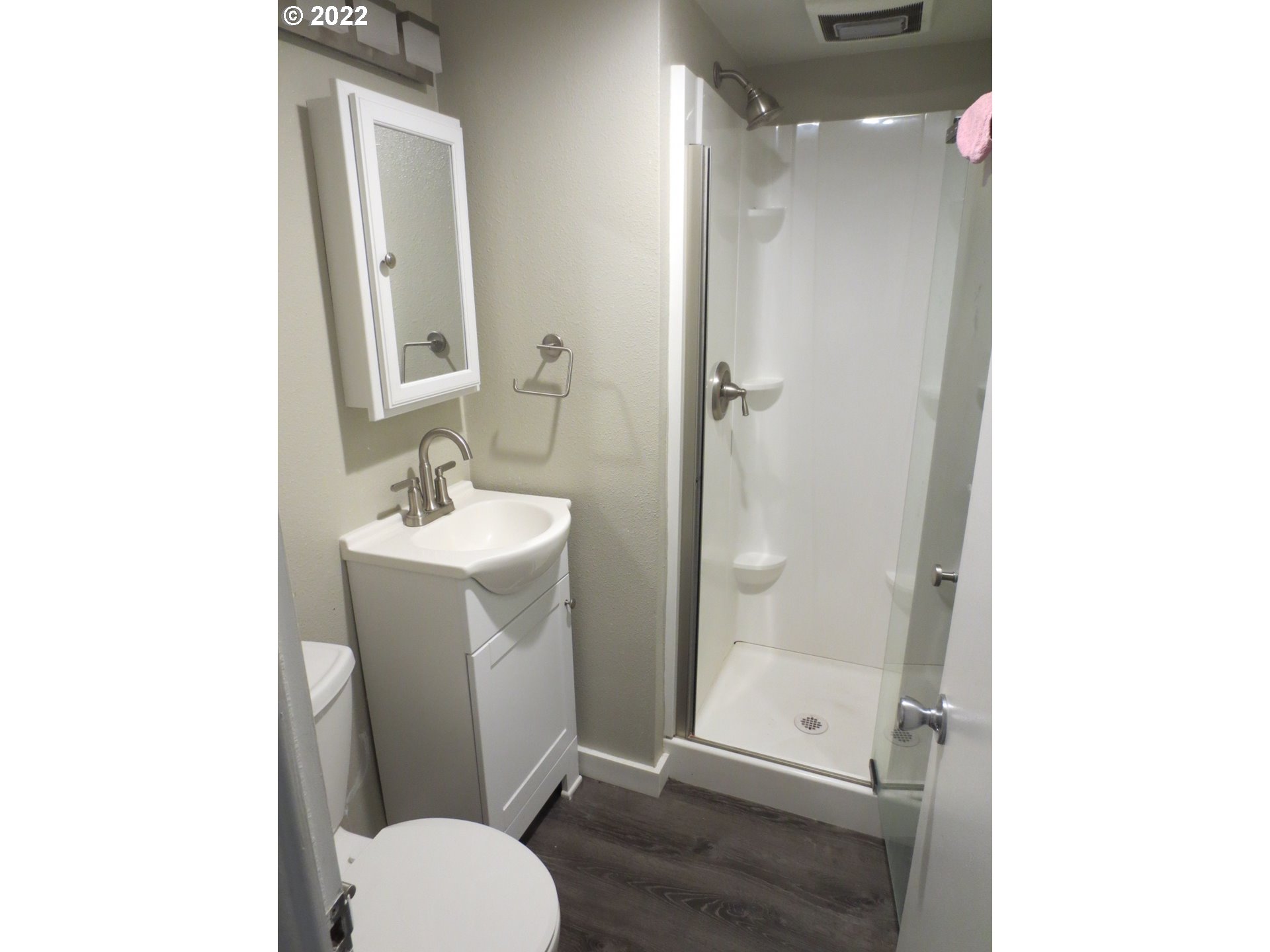 4530 Fox Hollow Road Eugene, OR 97405 - Photo 15 of 30 Bathroom