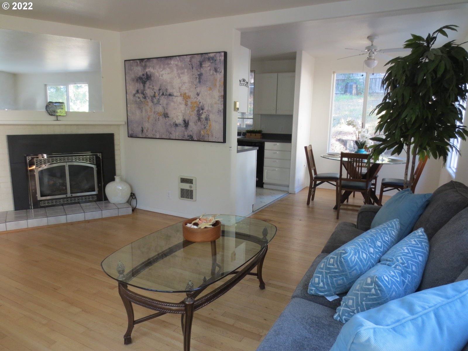 4530 Fox Hollow Road Eugene, OR 97405 - Photo 2 of 30 Living Room