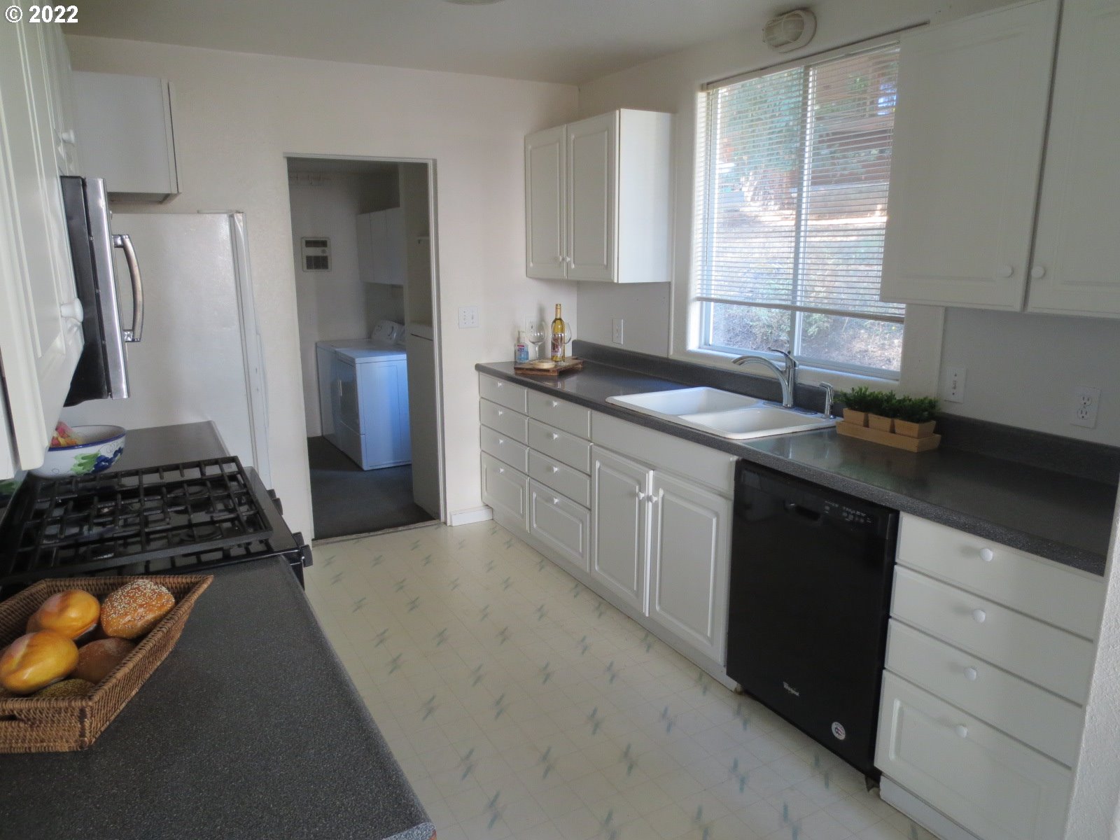 4530 Fox Hollow Road Eugene, OR 97405 - Photo 7 of 30 Kitchen
