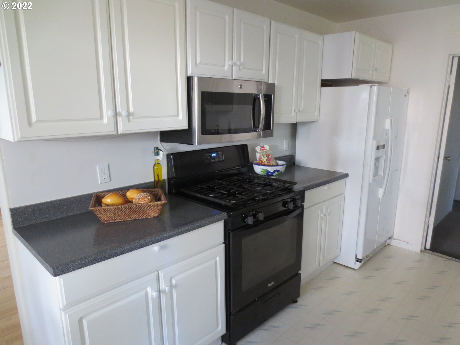 4530 Fox Hollow Road Eugene, OR 97405 - Photo 8 of 30 Kitchen