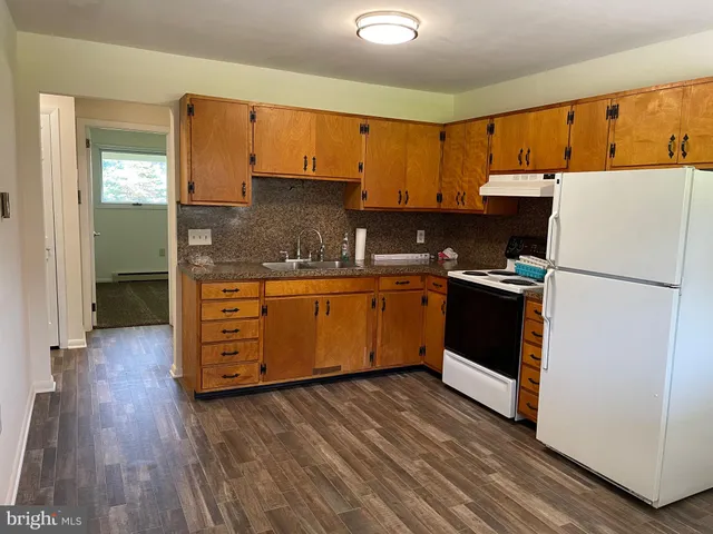 $1,295 | 166 South Lime Street, Unit 3, Quarryville, PA 17566