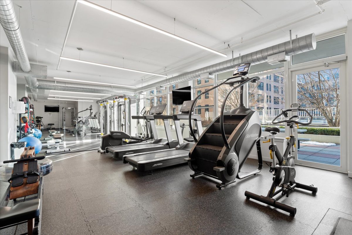 909 West Washington Boulevard, Unit 804 Chicago, IL 60607 - Photo 17 of 19