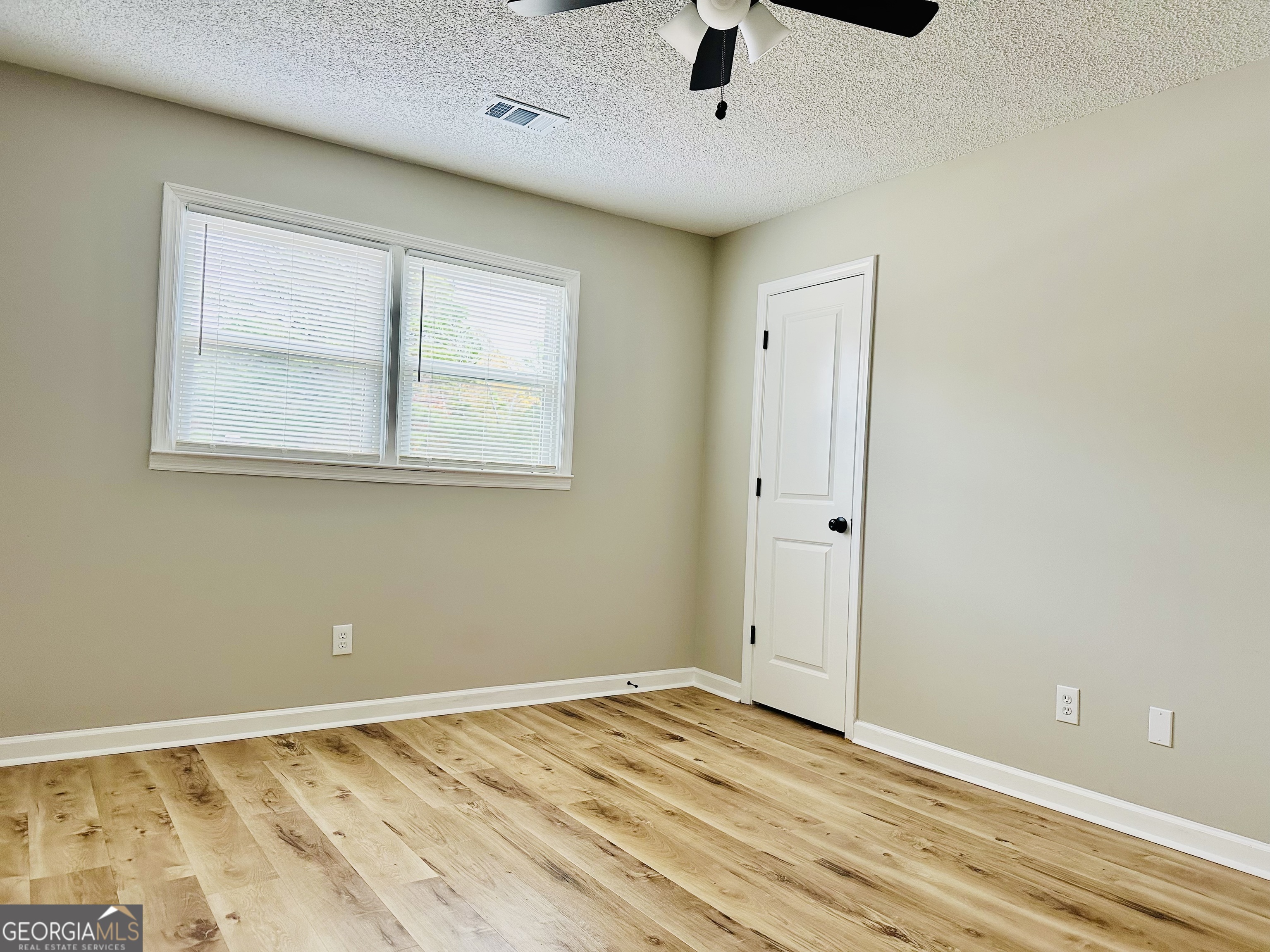 1610 Lance Drive Dublin, GA 31021 - Photo 35 of 38 an empty room with a empty space and windows