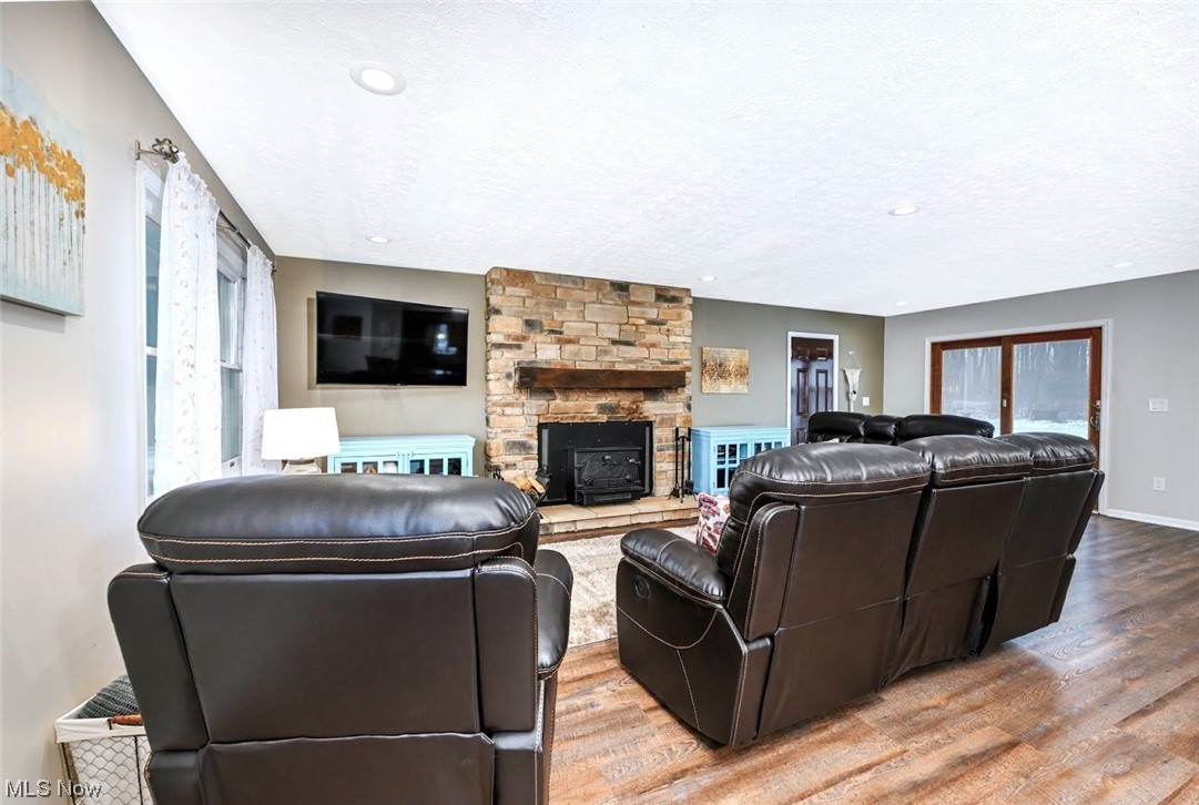 2274 Coon Road Akron, OH 44321 - Photo 9 of 44 *LIVING RM W/DOORS TO THE BACK YARD. OPEN CONCEPT MAIN LIVING AREA ~