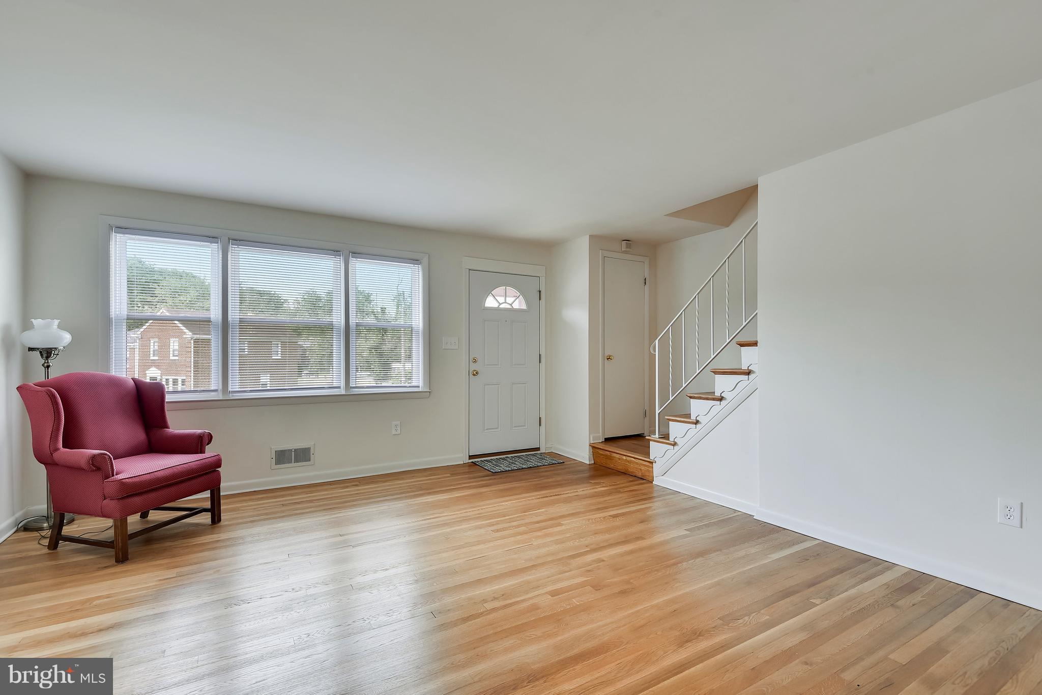 1217 Stamford Road Baltimore, MD 21207 - Photo 5 of 20 Living Room