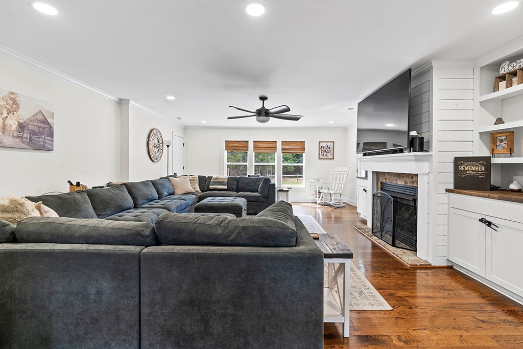 1014 Chinquapin Road Greenwood, SC 29646 - Photo 4 of 37 plenty of room for hosting