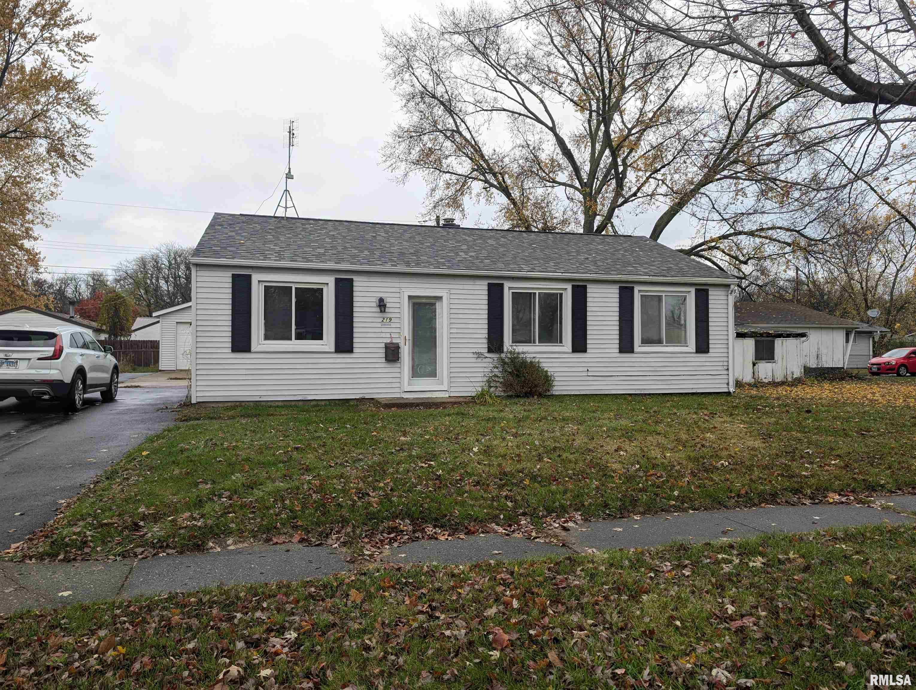219 Radisson Road Marquette Heights, IL 61554 - Photo 2 of 26 Gallery Image 2