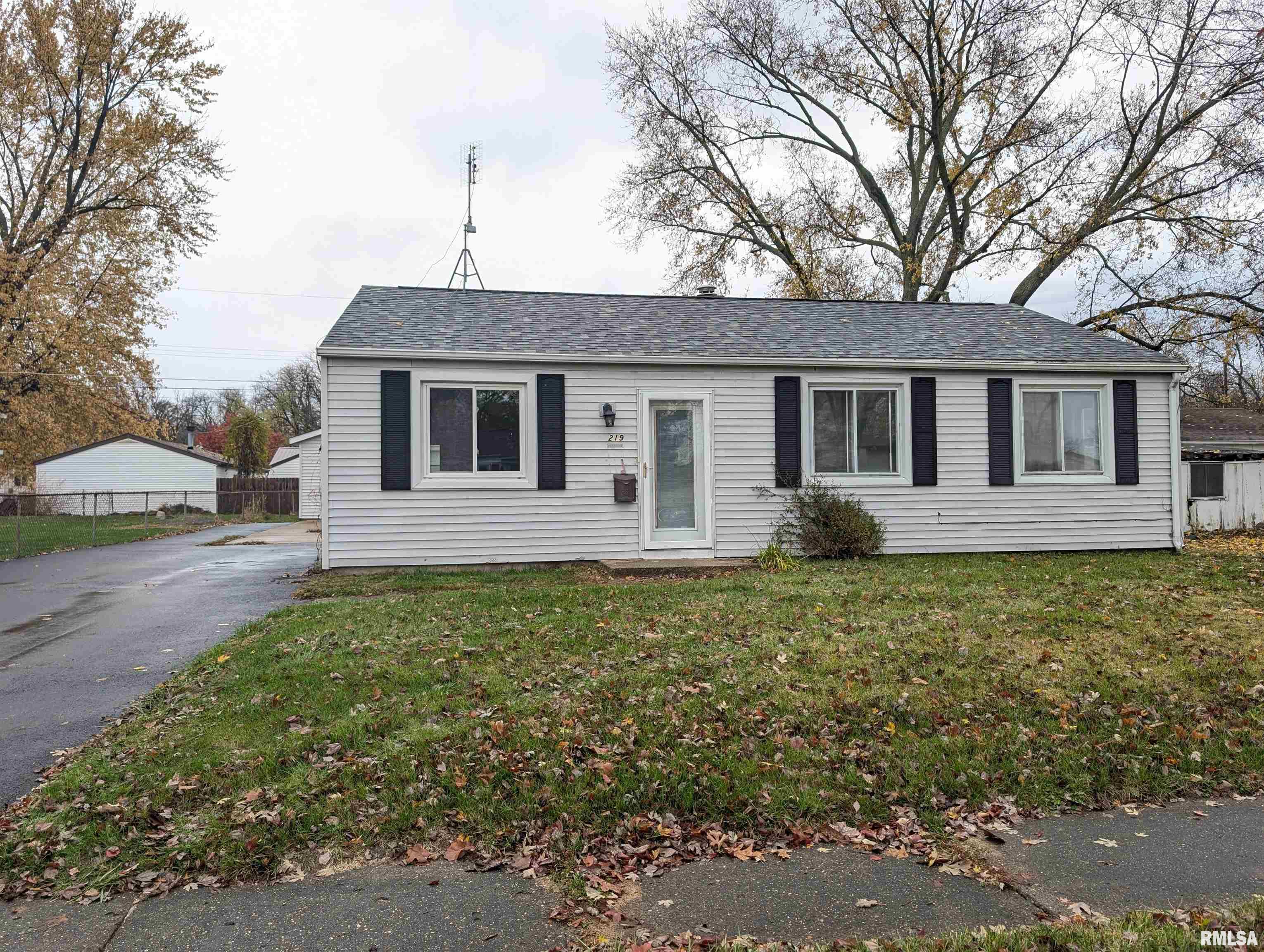 219 Radisson Road Marquette Heights, IL 61554 - Photo 3 of 26 Gallery Image 3
