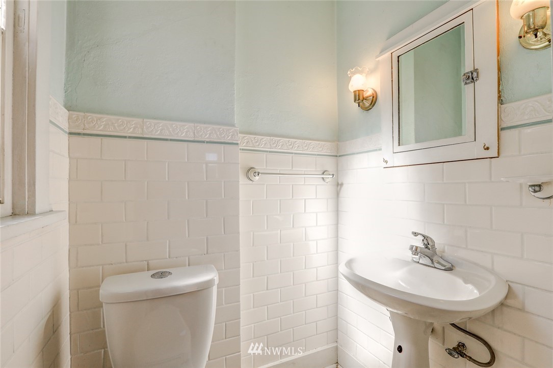 10101 Renton Avenue South Seattle, WA 98178 - Photo 14 of 25 Gallery Image 14