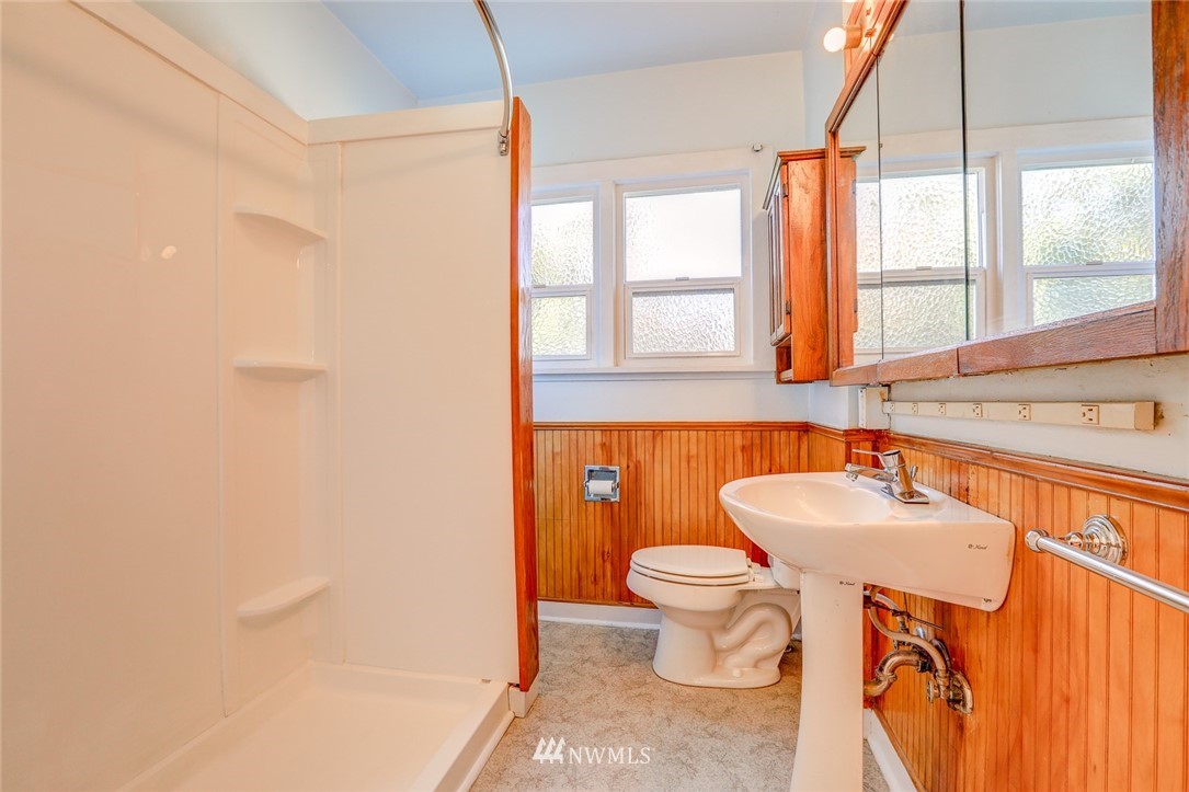 10101 Renton Avenue South Seattle, WA 98178 - Photo 17 of 25 Gallery Image 17