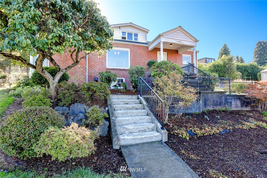 10101 Renton Avenue South Seattle, WA 98178 - Photo 4 of 25 Gallery Image 4