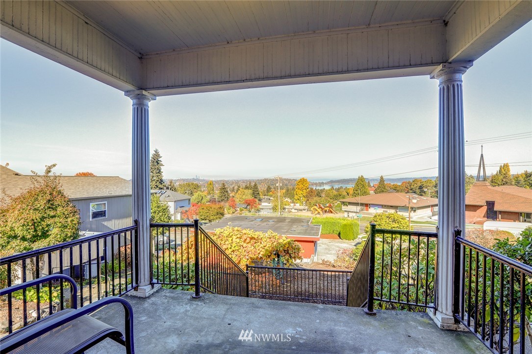 10101 Renton Avenue South Seattle, WA 98178 - Photo 6 of 25 Gallery Image 6