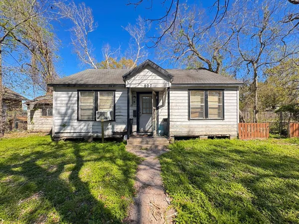 $65,000 | 807 7th Street, Rosenberg, TX 77471