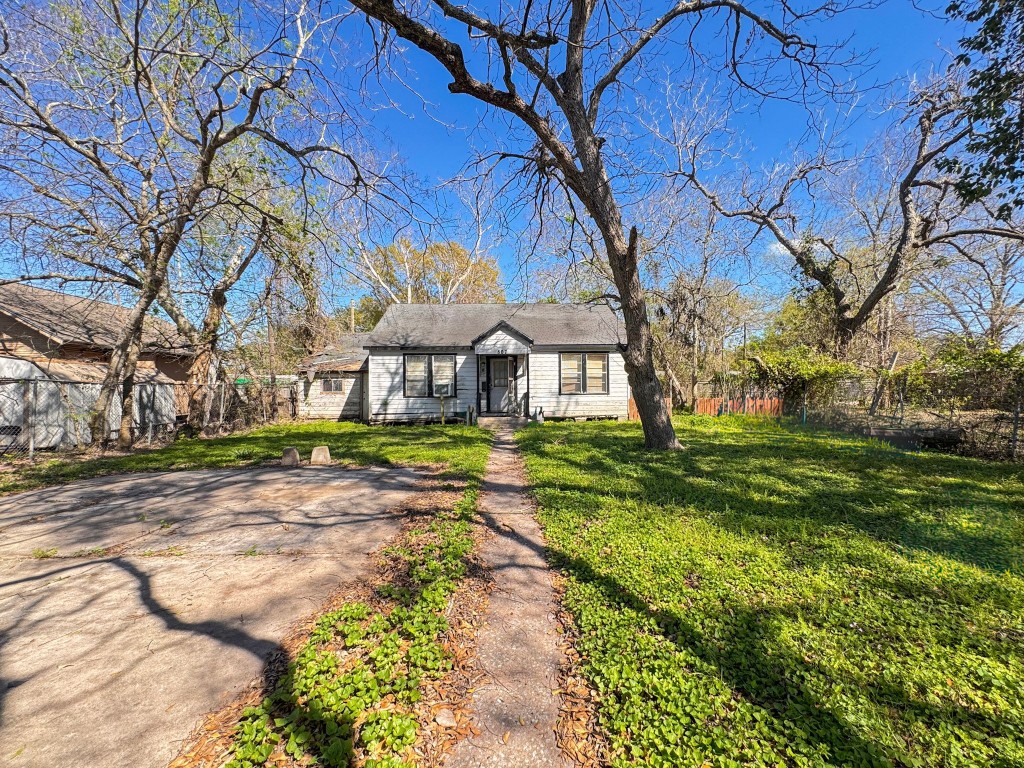 807 7th Street Rosenberg, TX 77471 - Photo 2 of 10