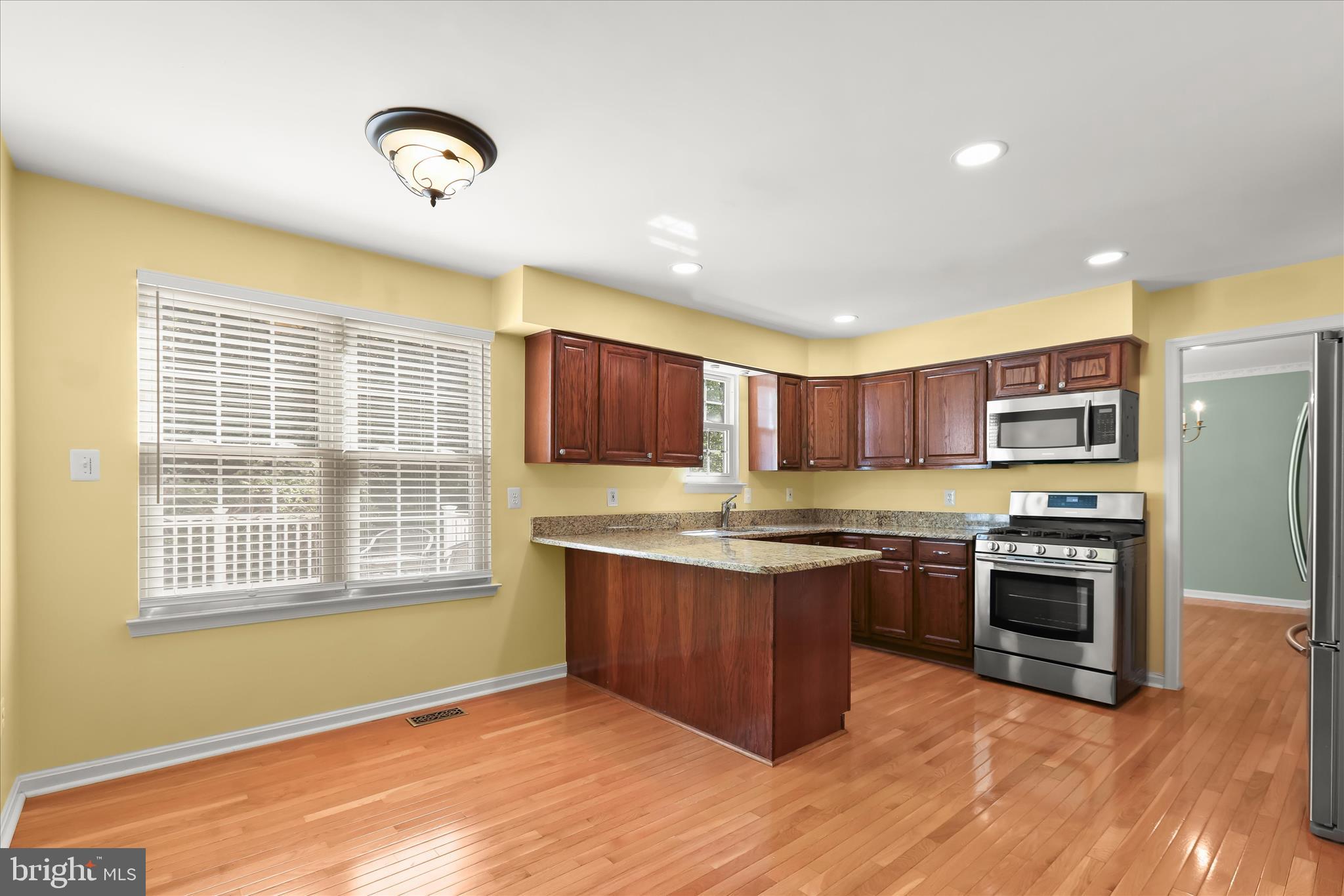 17 Woonsockett Court Silver Spring, MD 20905 - Photo 15 of 54 Kitchen
