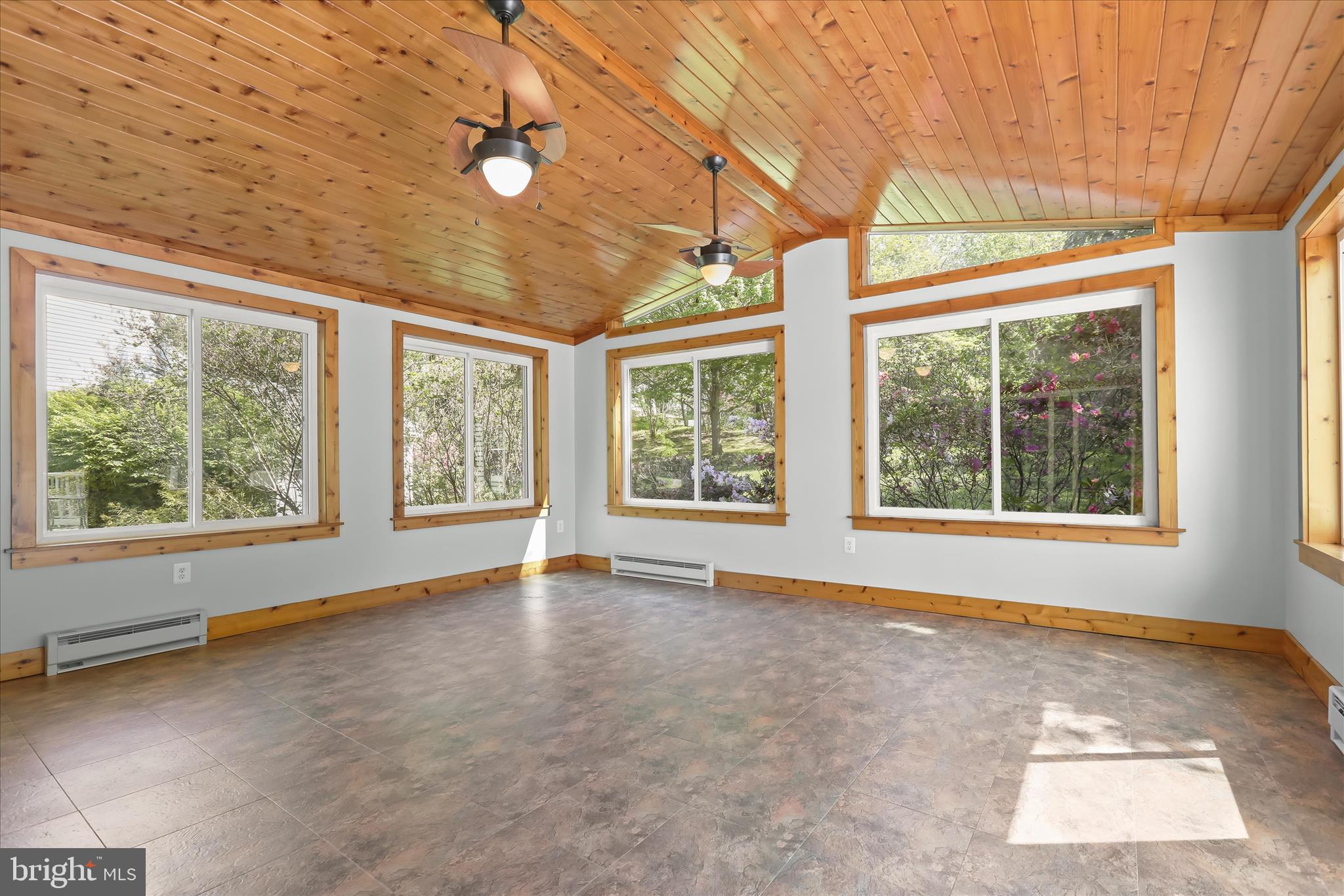 17 Woonsockett Court Silver Spring, MD 20905 - Photo 24 of 54 Bonus All-Season Room