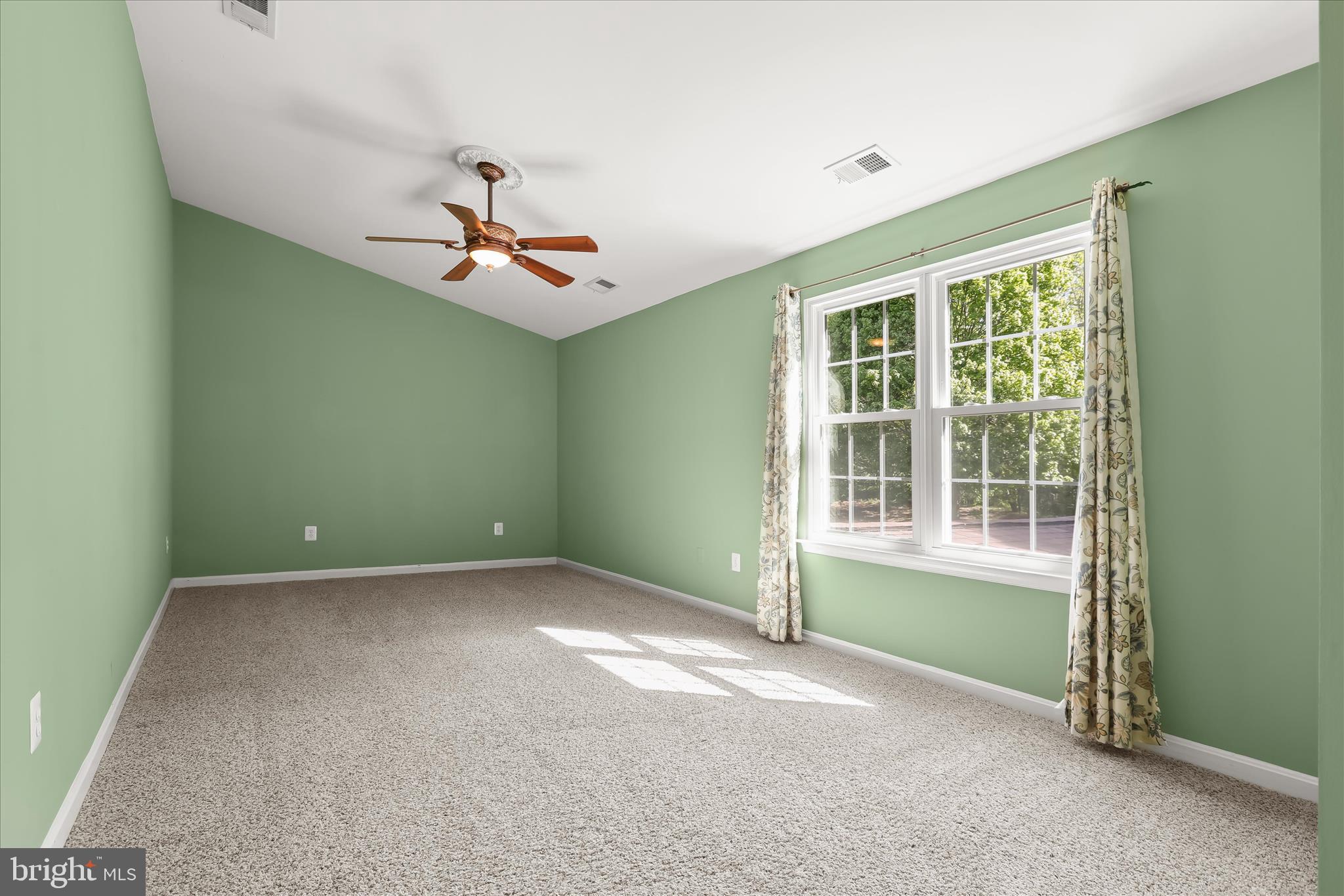 17 Woonsockett Court Silver Spring, MD 20905 - Photo 29 of 54 Upper Level Primary Bedroom