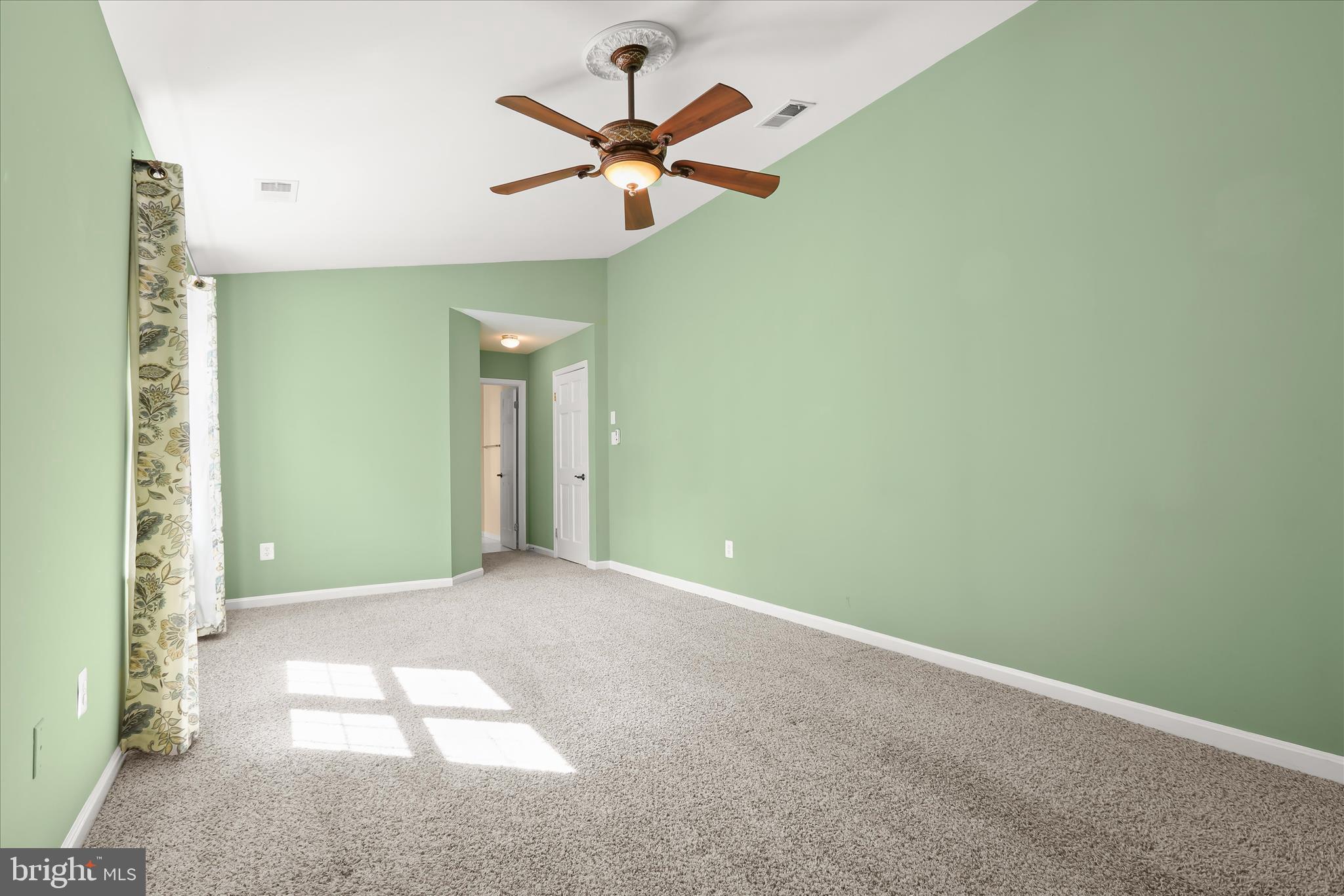 17 Woonsockett Court Silver Spring, MD 20905 - Photo 31 of 54 Upper Level Primary Bedroom