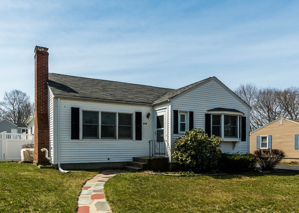824 Trapelo Road Waltham, MA 02452 - Photo 1 of 21 Gallery Image 1