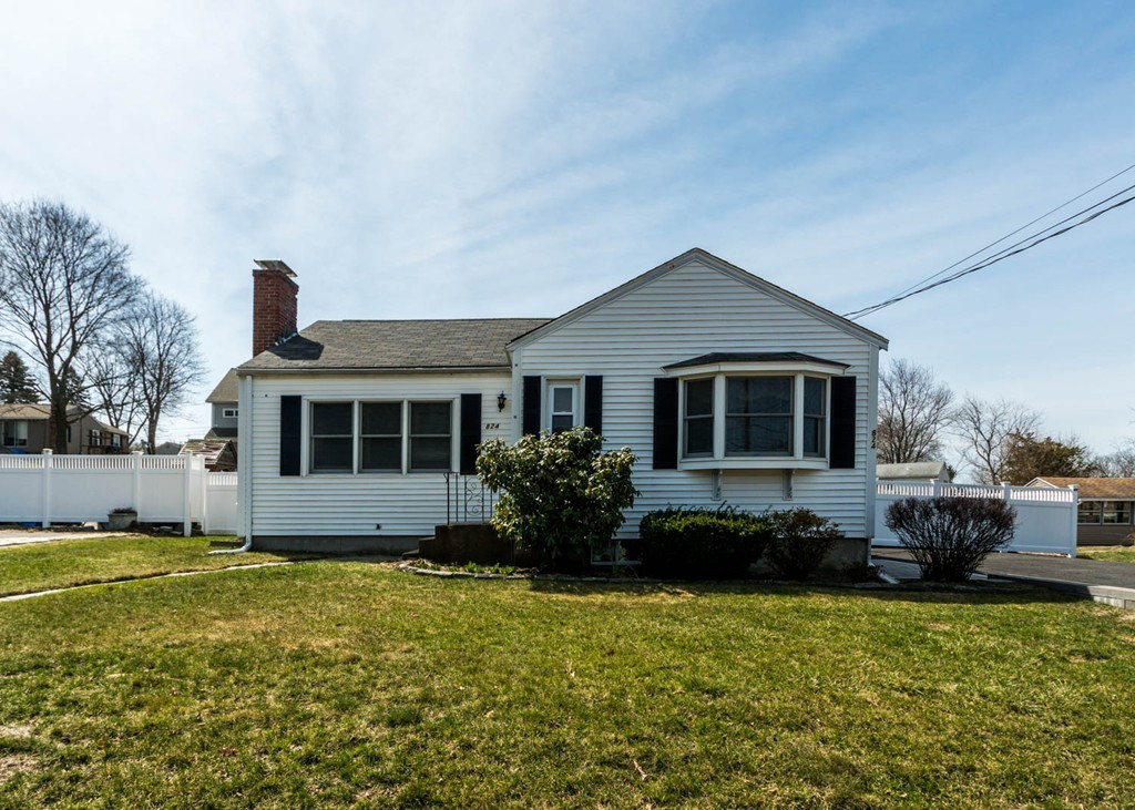 824 Trapelo Road Waltham, MA 02452 - Photo 2 of 21 Gallery Image 2