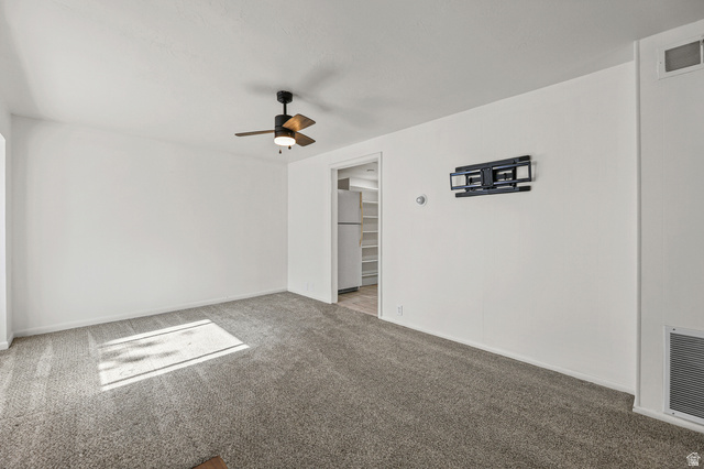 175 North 700 East Springville, UT 84663 - Photo 2 of 32 Front room/family room