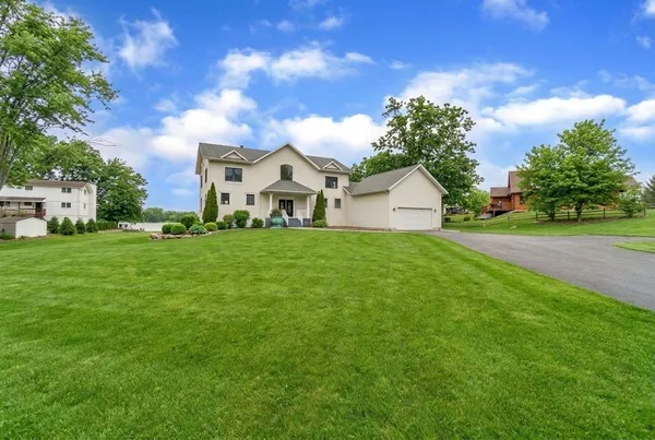 $1,750,000 | 32840 80th Street, Burlington, WI 53105