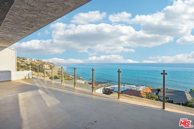 $1,550,000 | 18203 Coastline Drive, Unit 7, Malibu, CA 90265