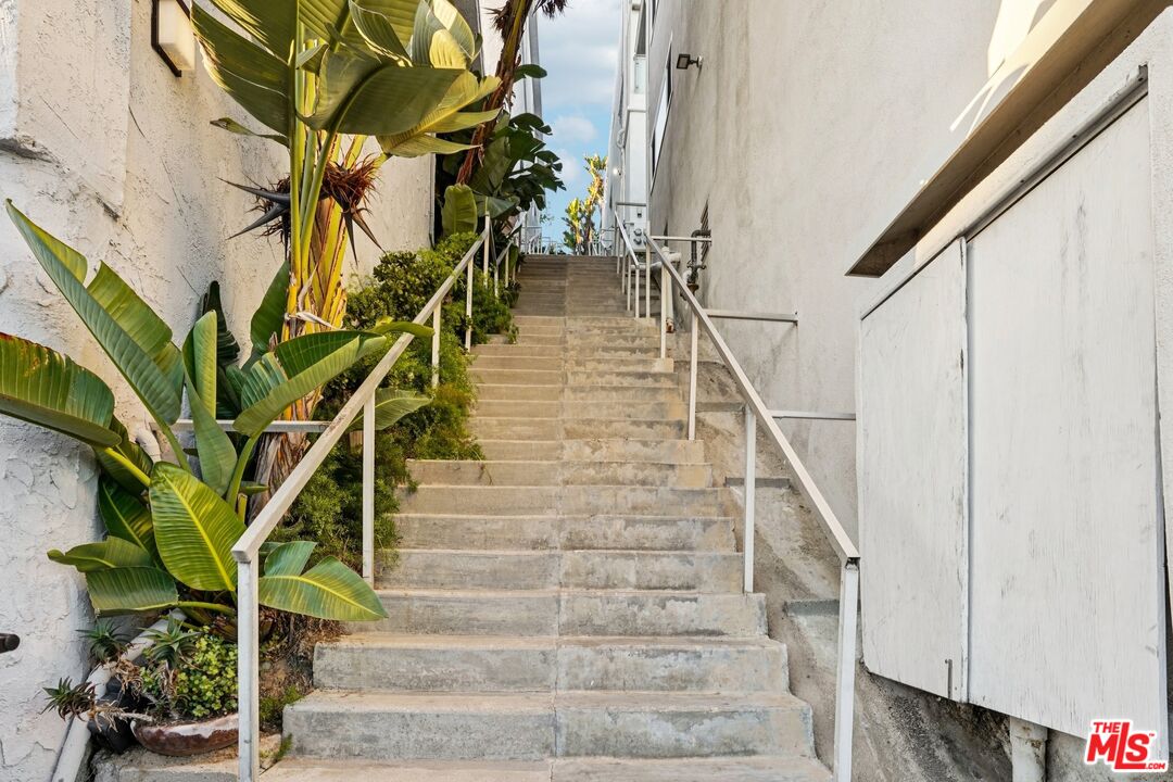 18203 Coastline Drive, Unit 7 Malibu, CA 90265 - Photo 11 of 14