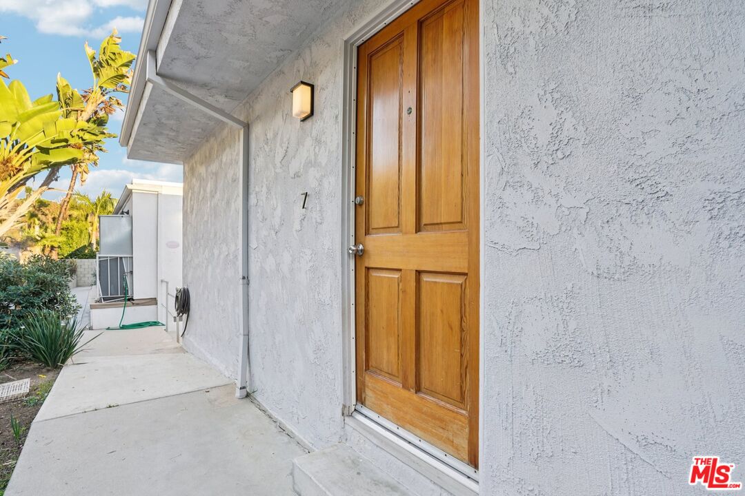 18203 Coastline Drive, Unit 7 Malibu, CA 90265 - Photo 12 of 14