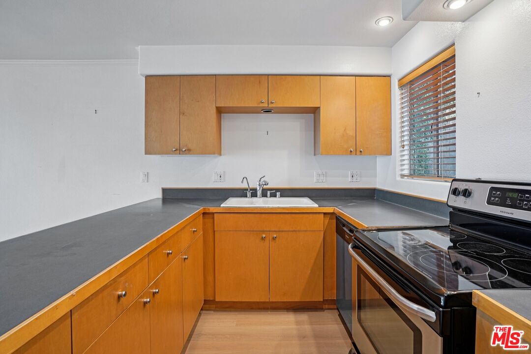 18203 Coastline Drive, Unit 7 Malibu, CA 90265 - Photo 8 of 14