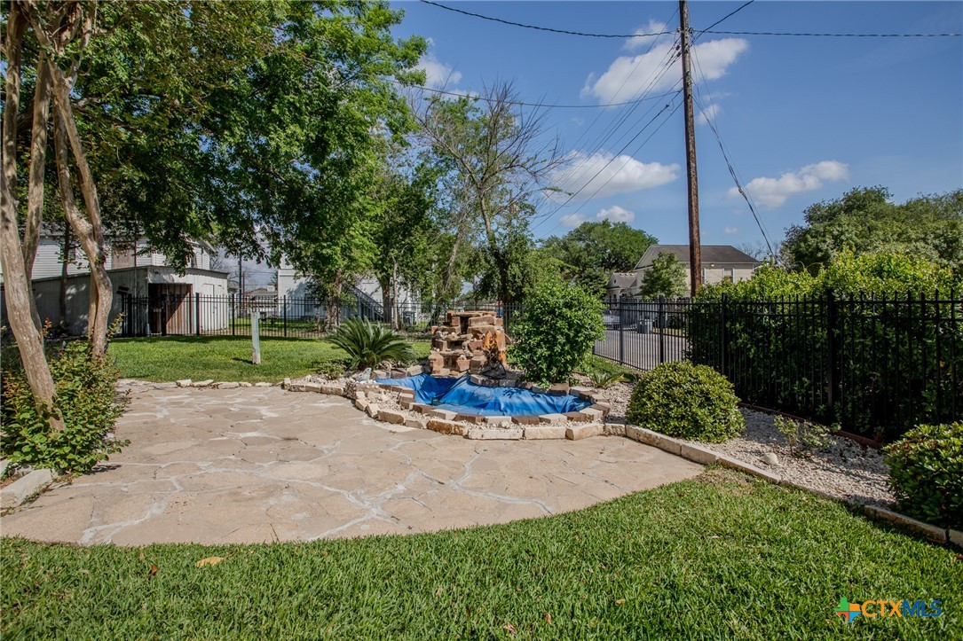 308 South Liberty Street Victoria, TX 77901 - Photo 35 of 39