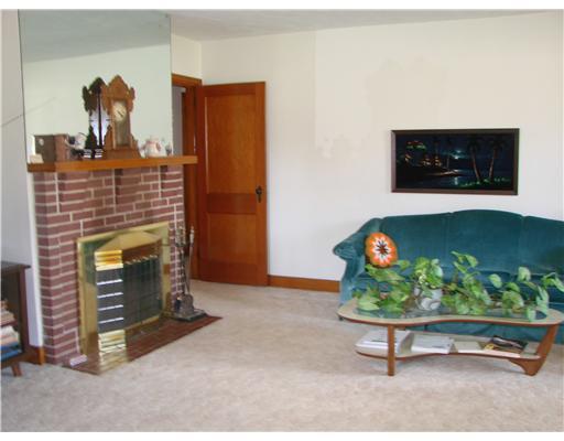 339 Center Road Monroeville, PA 15146 - Photo 2 of 18 Living Room.