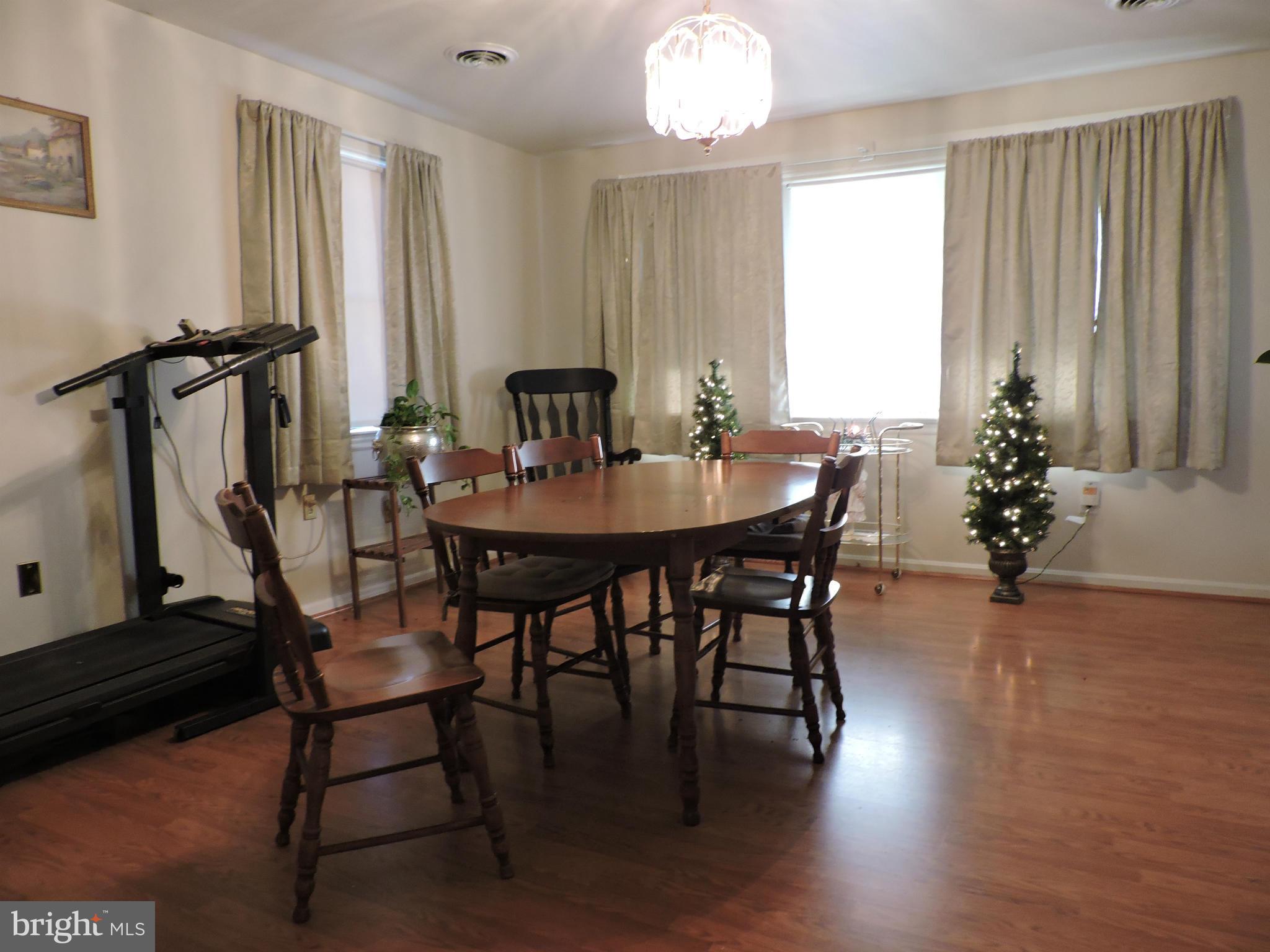 704 Interval Road Hagerstown, MD 21740 - Photo 3 of 30 Dining Room