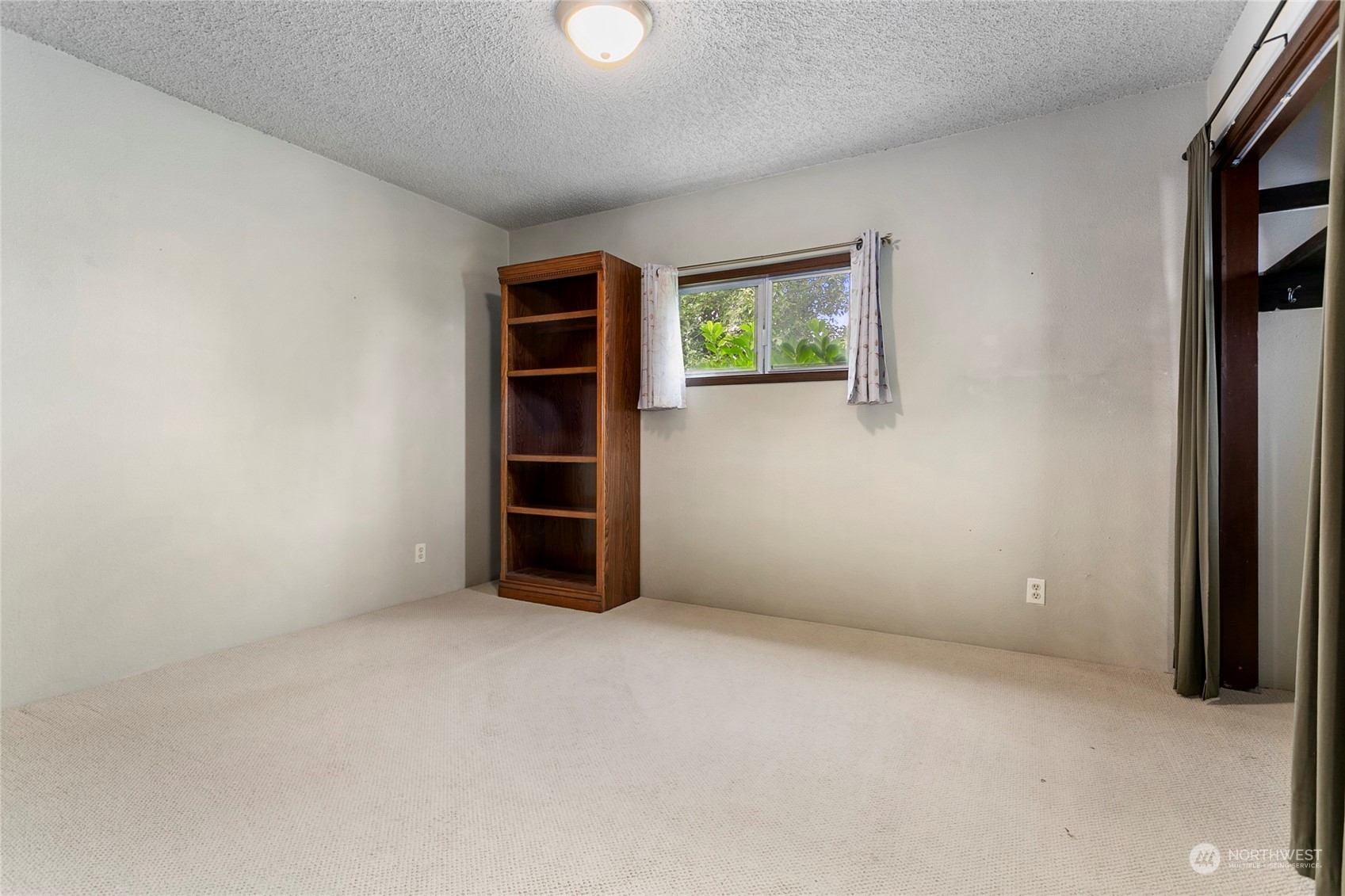 2219 Mt Baker Highway Bellingham, WA 98226 - Photo 18 of 39 an empty room with a empty space and window