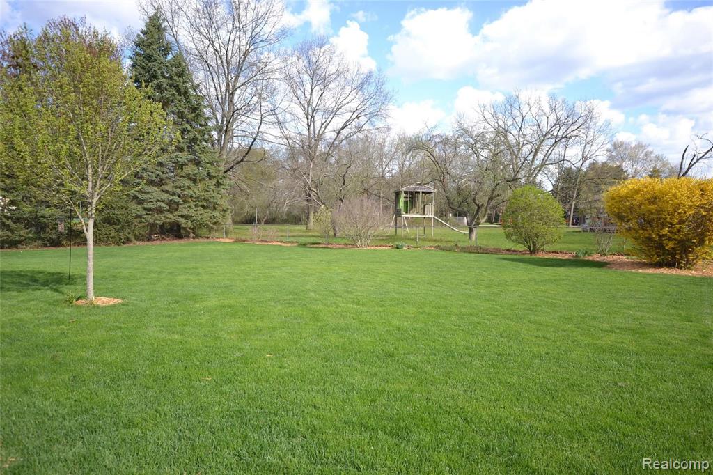 35444 Fredericksburg Road Farmington Hills, MI 48331 - Photo 50 of 52